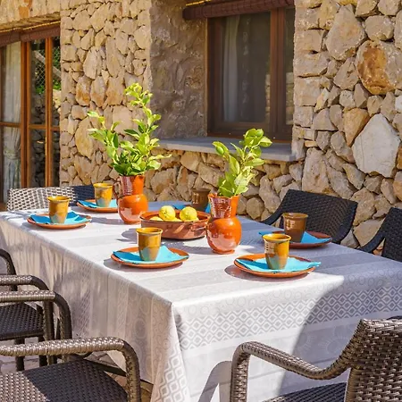 Villa Son Monserrat, *