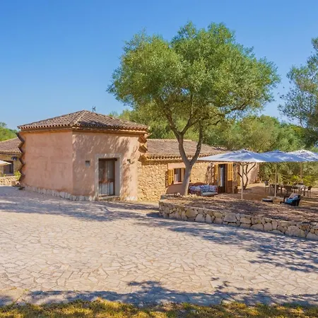 Son Monserrat, Villa