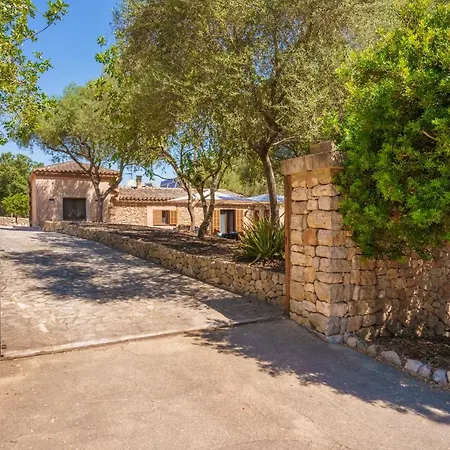 Son Monserrat, Villa